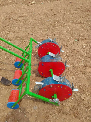 Impulso da mão que cultiva o plantador da semente do milho do GV do equipamento das ferramentas para a planície